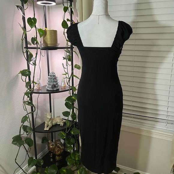 No Boundaries Women’s Ribbed Little Black Dress - Picture 2 of 3